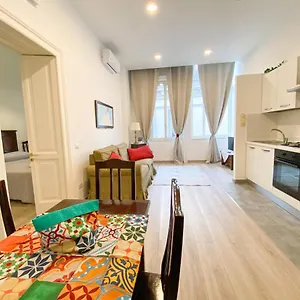 Apartament Le Casette Di Piazza Borsa, Neapol